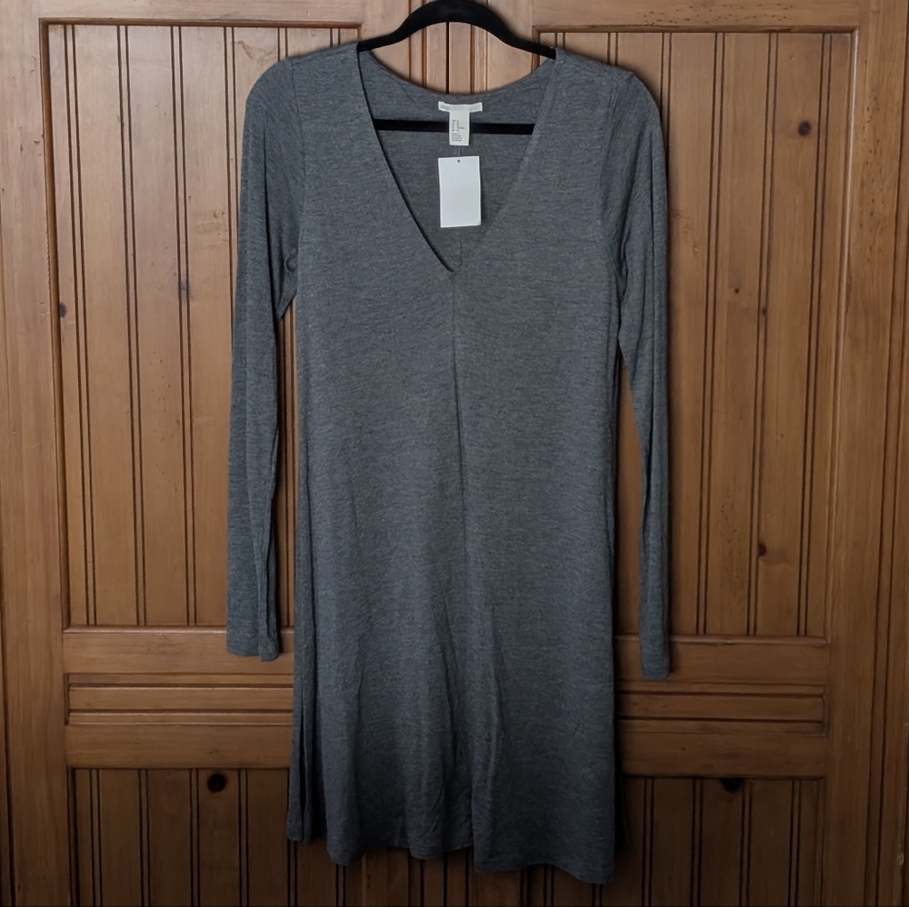 NWT H&M Womens long sleeve V-neck dress